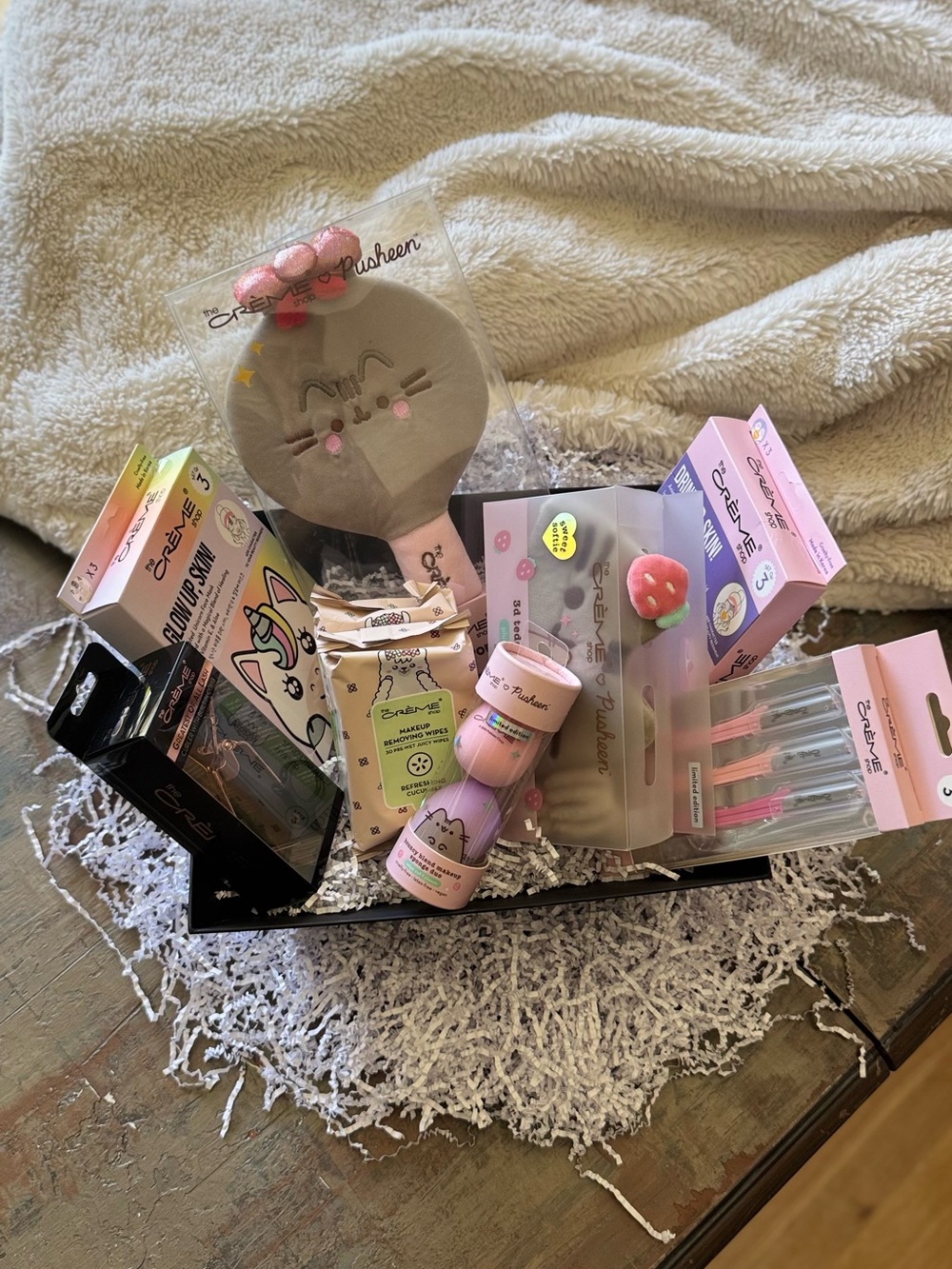 Cute Pink Women’s Face Mask & Skincare Accessory Gift Set